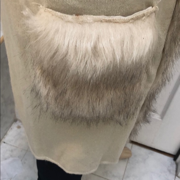 IVORY SOFT KNIT SHAWL COLLAR FAUX FUR POCKET VEST - Picture 6 of 8